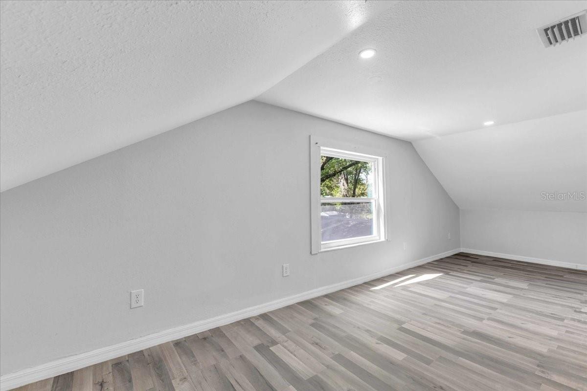 Image 16 of 28 For 460 Rose Street