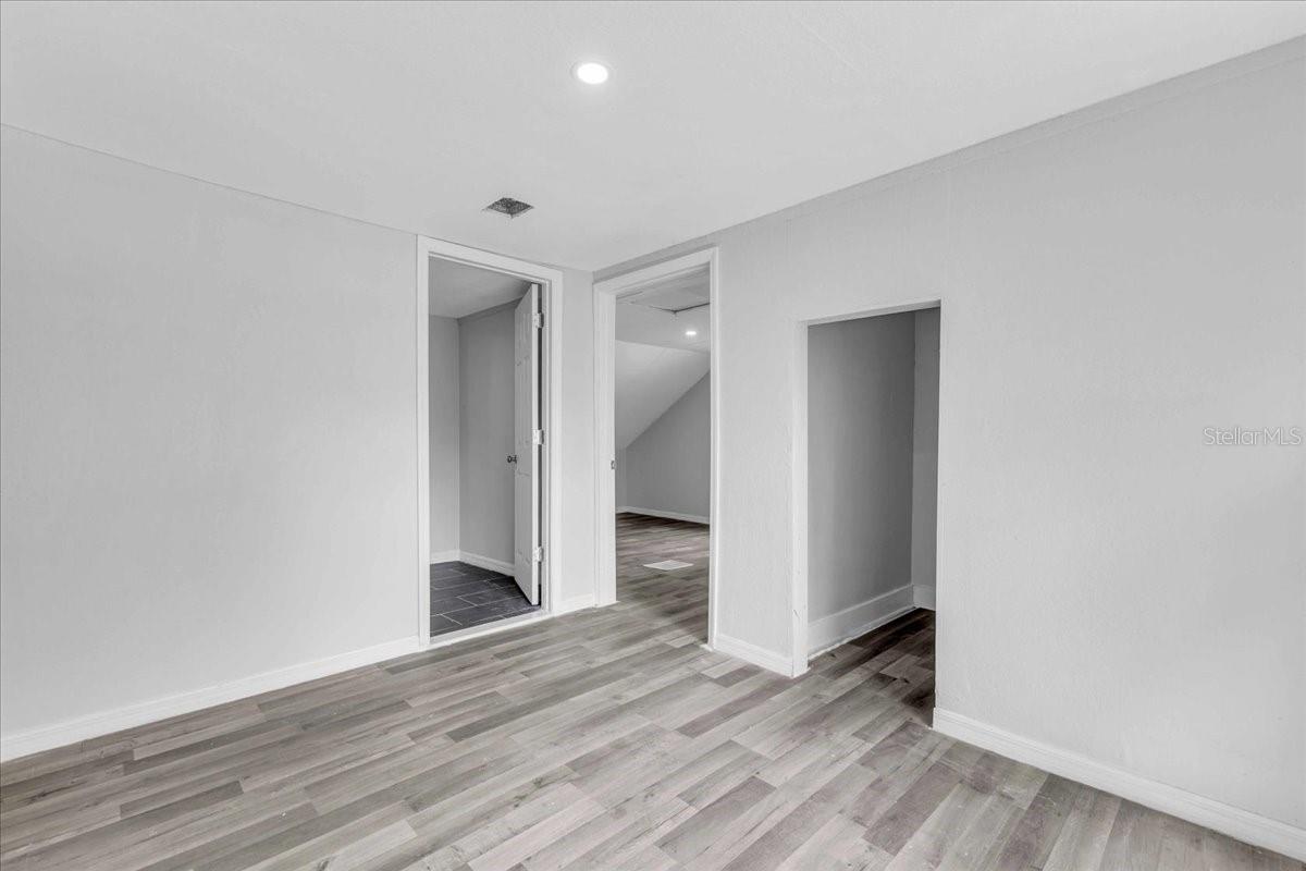 Image 18 of 28 For 460 Rose Street