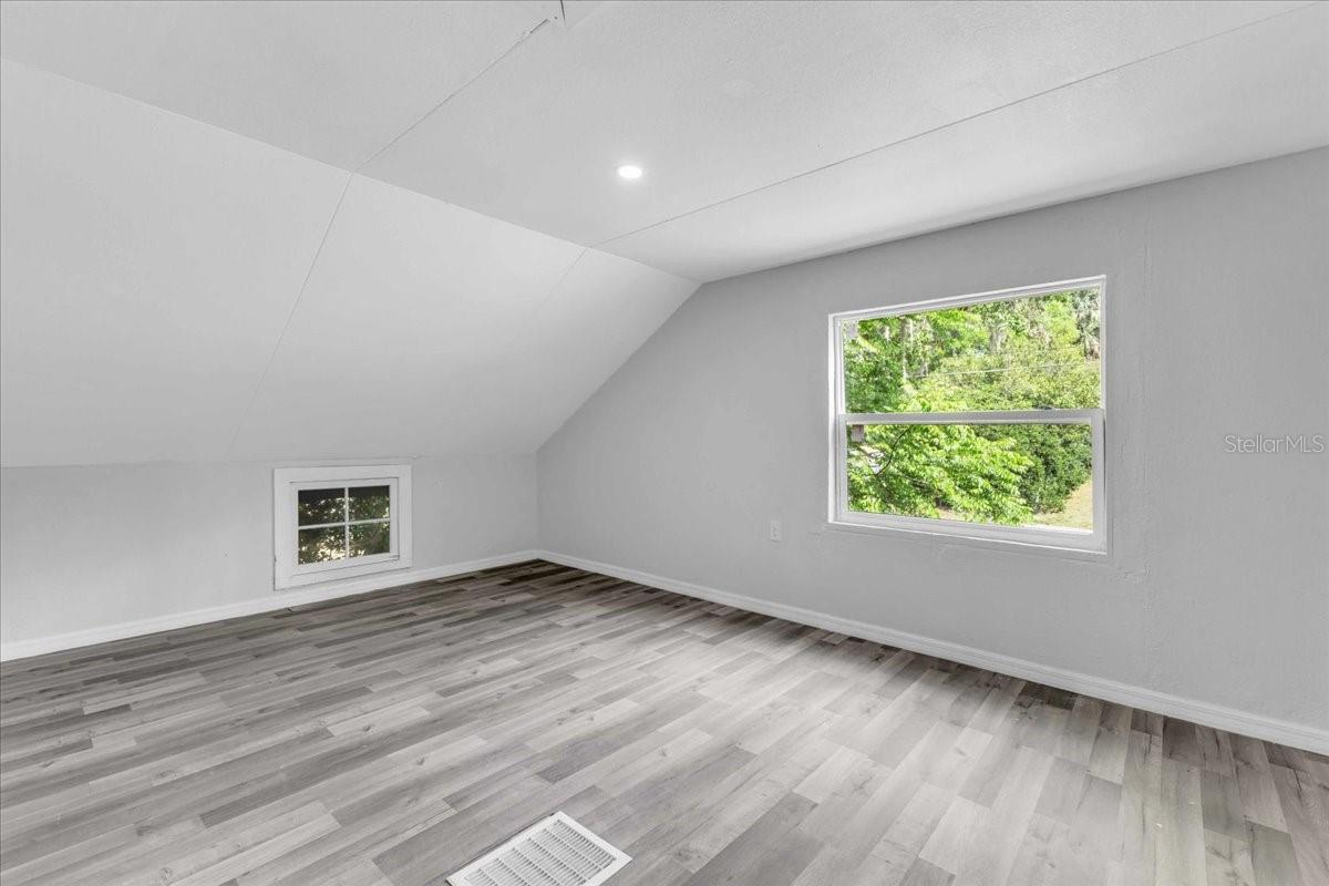 Image 19 of 28 For 460 Rose Street
