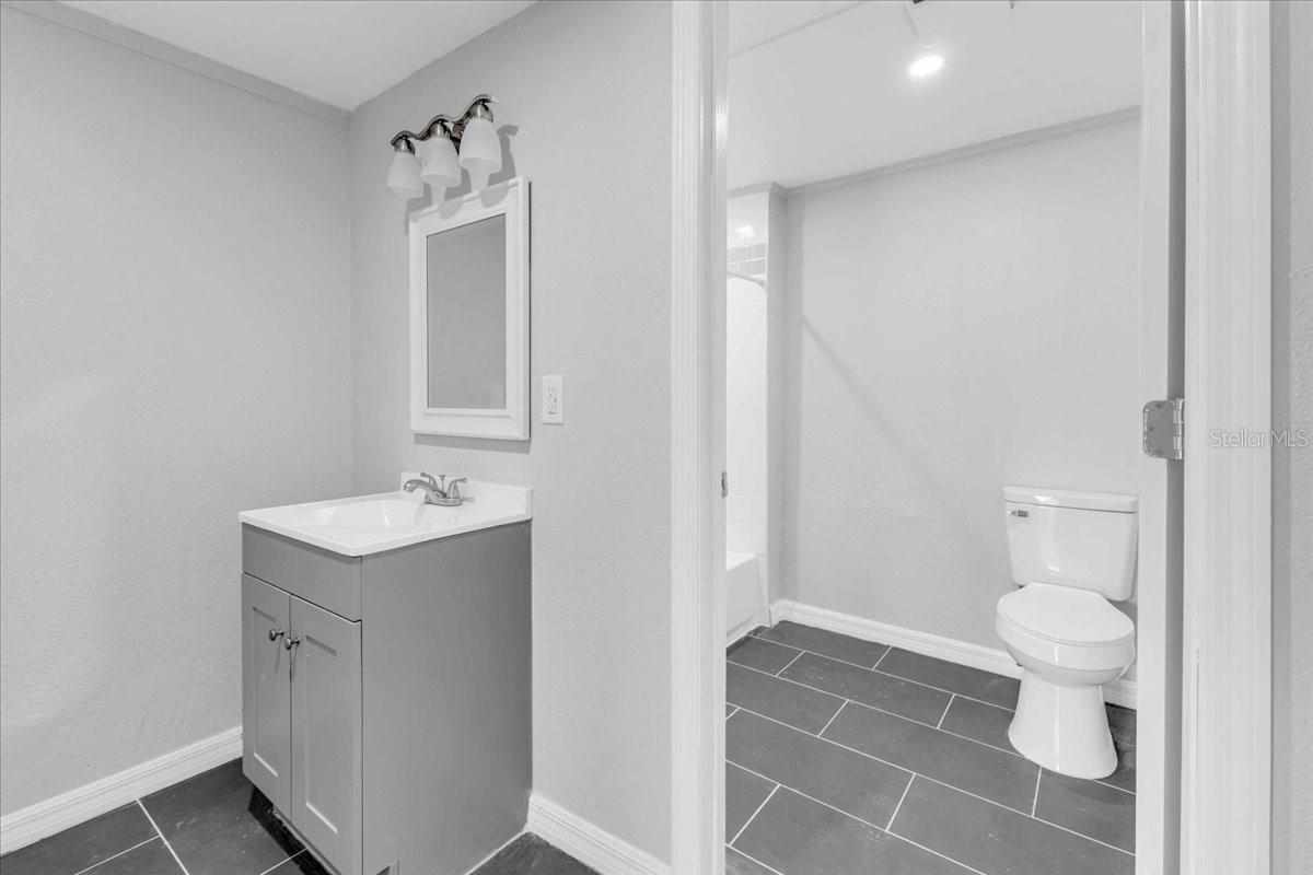 Image 21 of 28 For 460 Rose Street