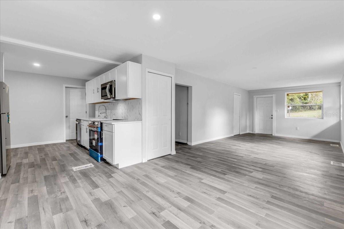 Image 5 of 28 For 460 Rose Street