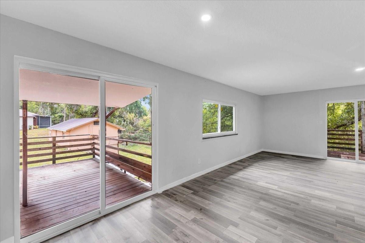 Image 7 of 28 For 460 Rose Street