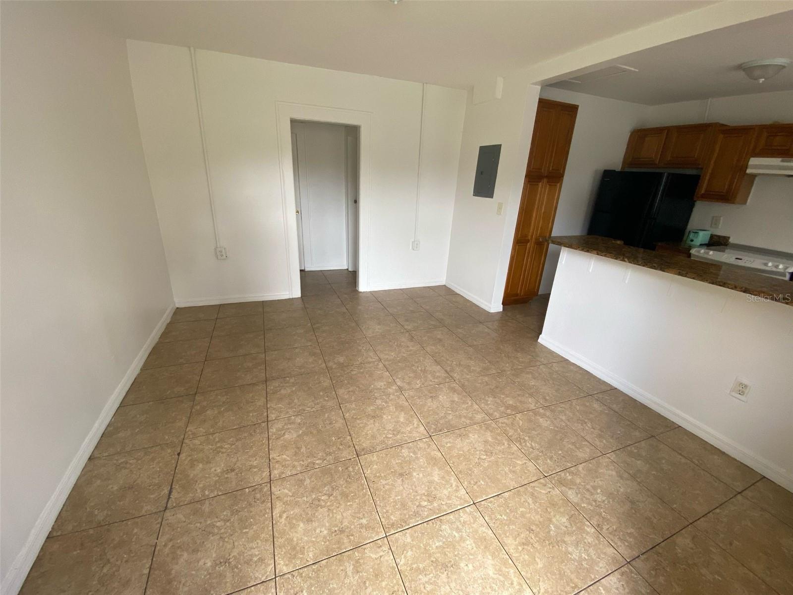 Image 4 of 6 For 1001 Kaley Avenue B