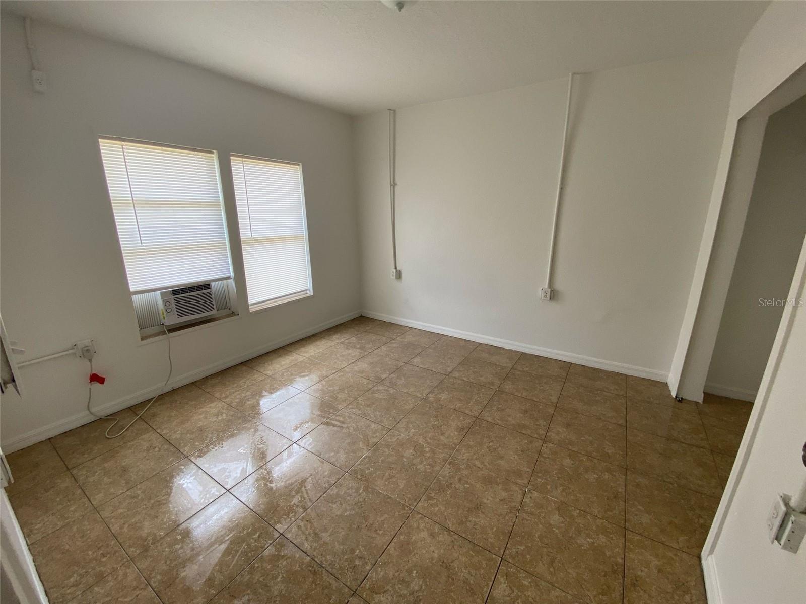 Image 5 of 6 For 1001 Kaley Avenue B