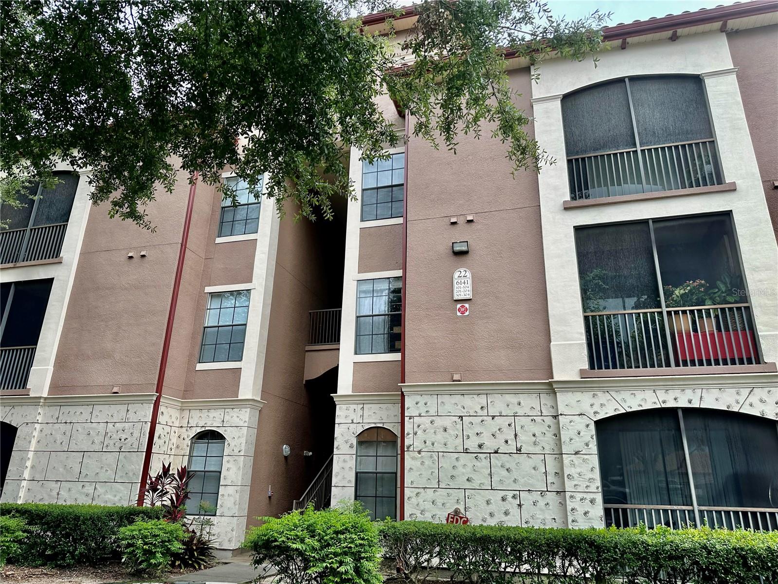 Image 2 of 42 For 6141 Metrowest Boulevard 303