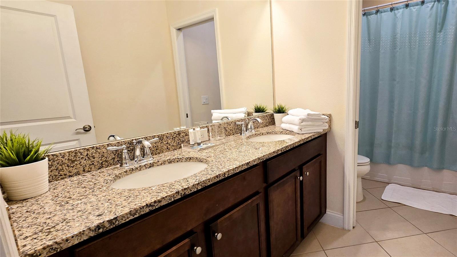 Image 20 of 33 For 228 Captiva Dr