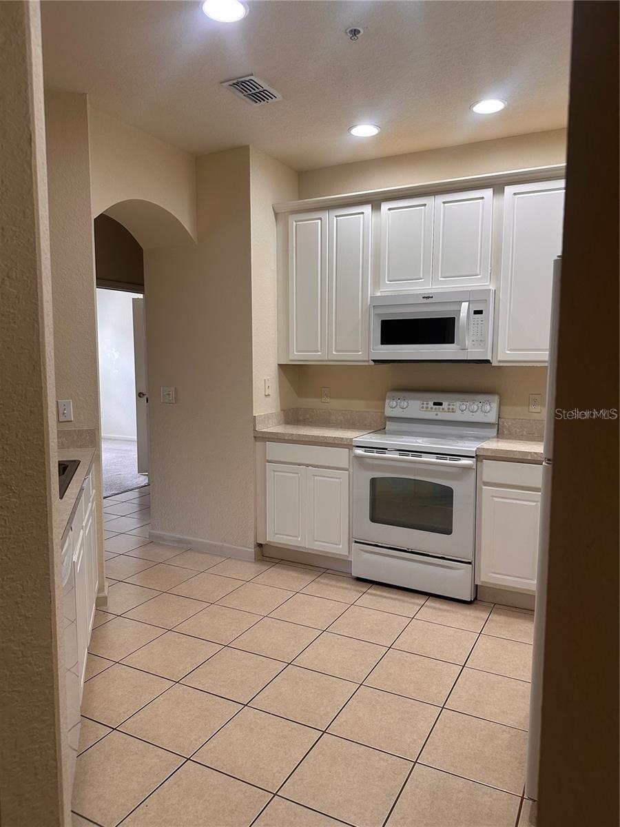 Image 4 of 9 For 3321 Whitestone Circle 305