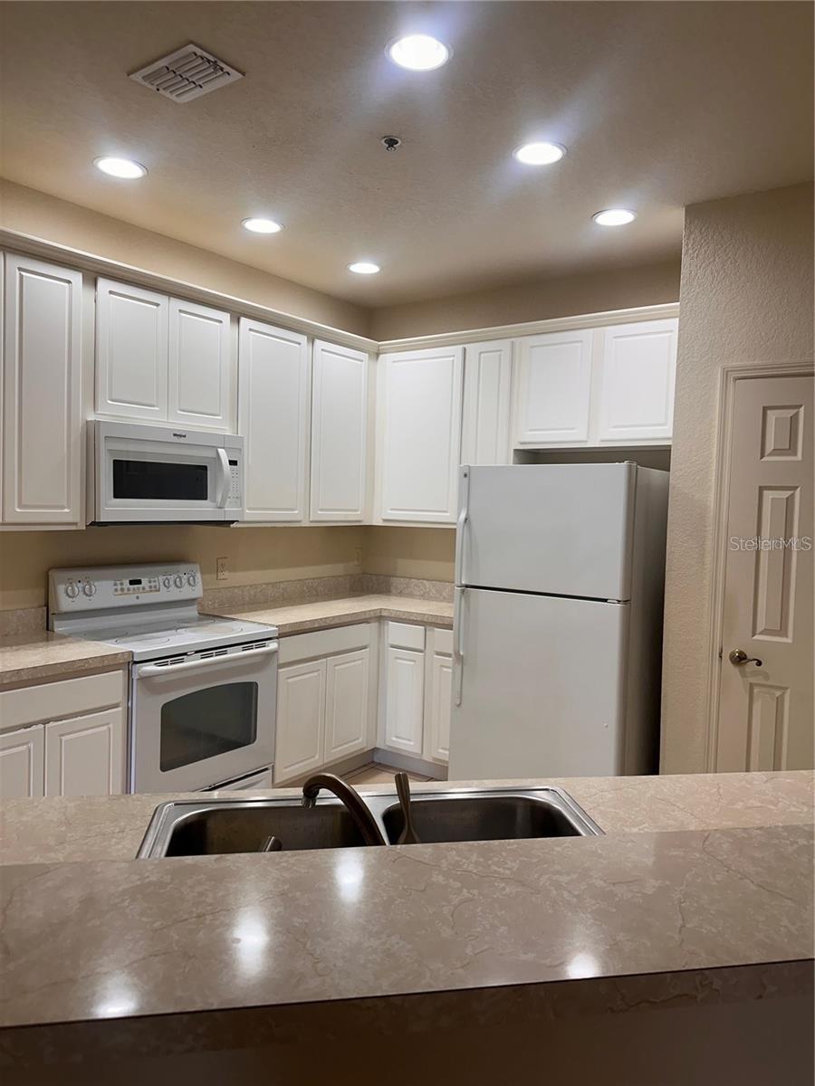 Image 5 of 9 For 3321 Whitestone Circle 305