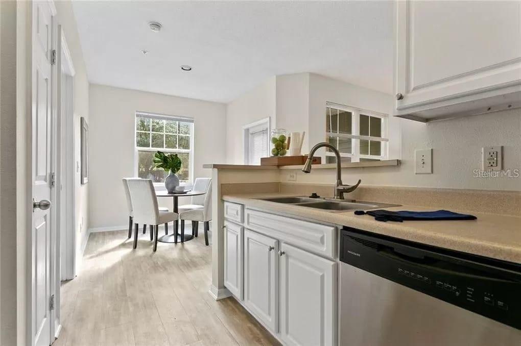 Image 13 of 20 For 1910 Palm Avenue 10107