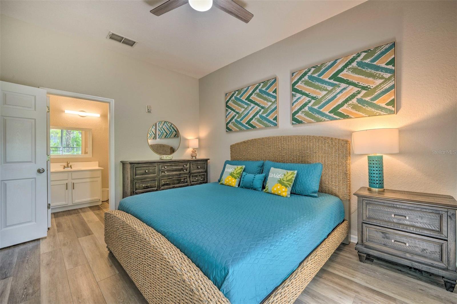 Image 15 of 28 For 702 Gran Bahama Boulevard