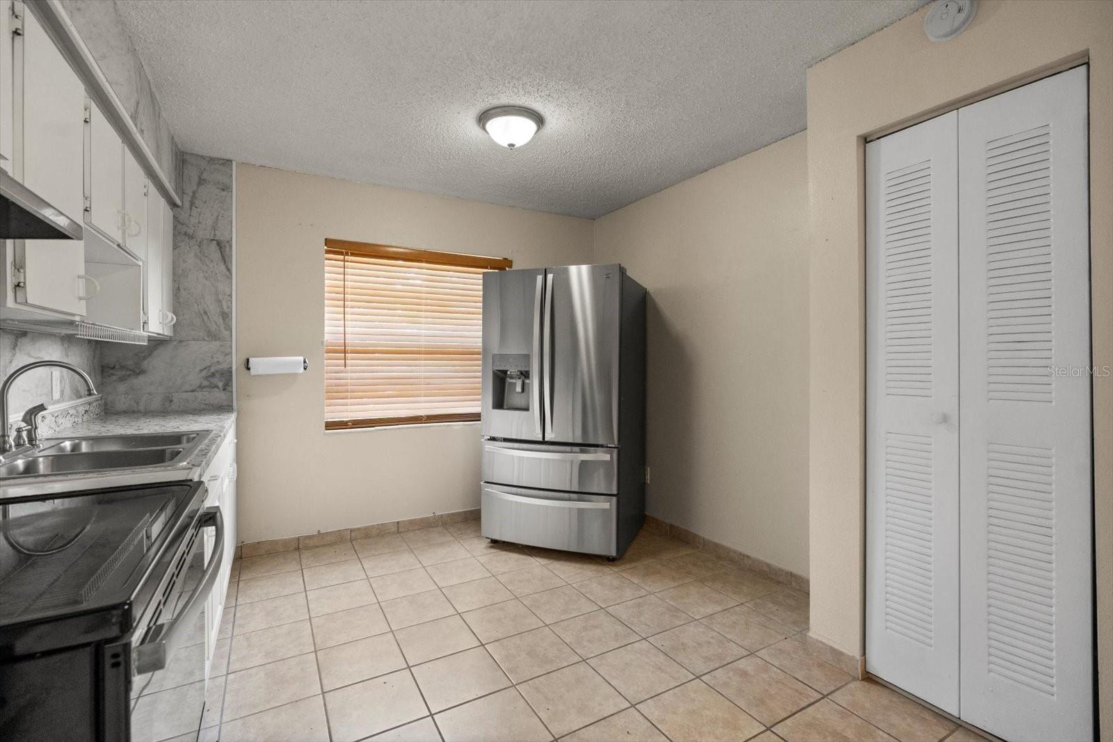 Image 5 of 17 For 704 Michigan Court 4