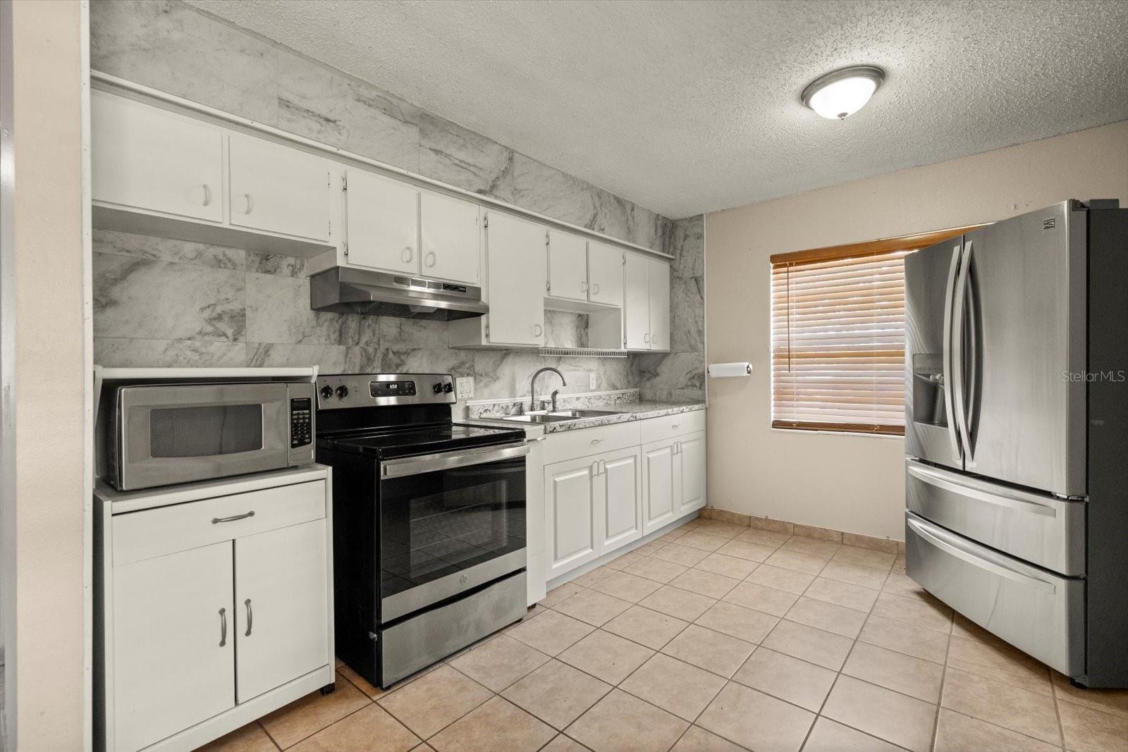 Image 6 of 17 For 704 Michigan Court 4