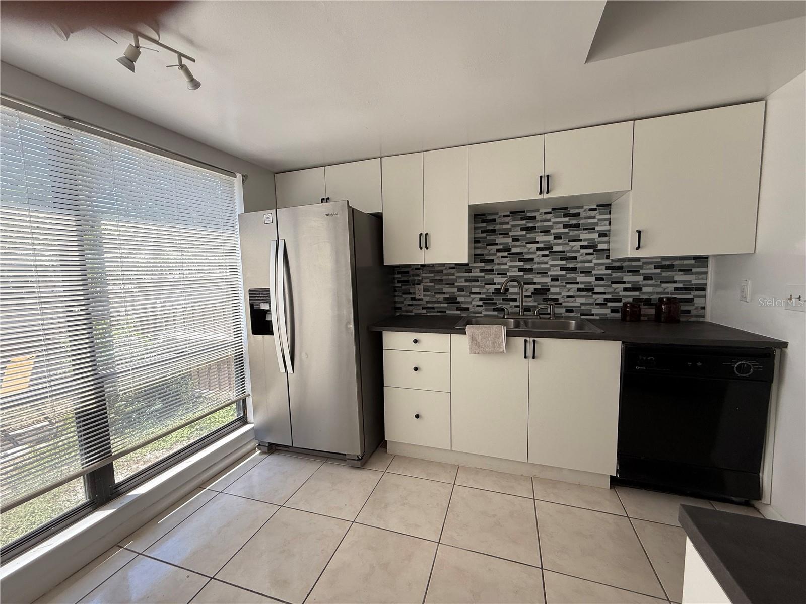 Image 3 of 10 For 824 Park Lake Place 824