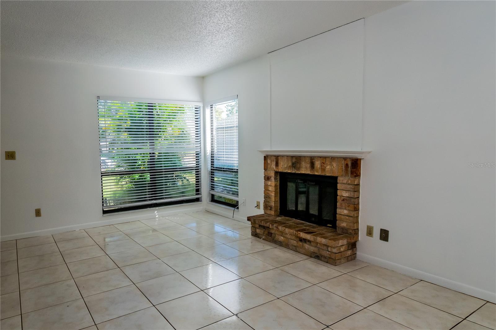 Image 5 of 10 For 824 Park Lake Place 824