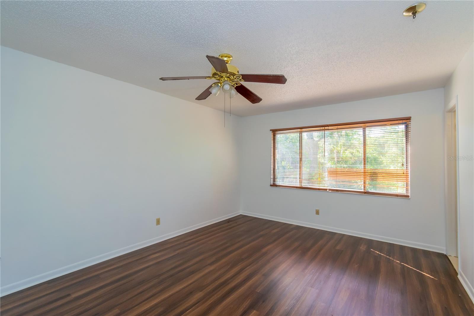 Image 6 of 10 For 824 Park Lake Place 824