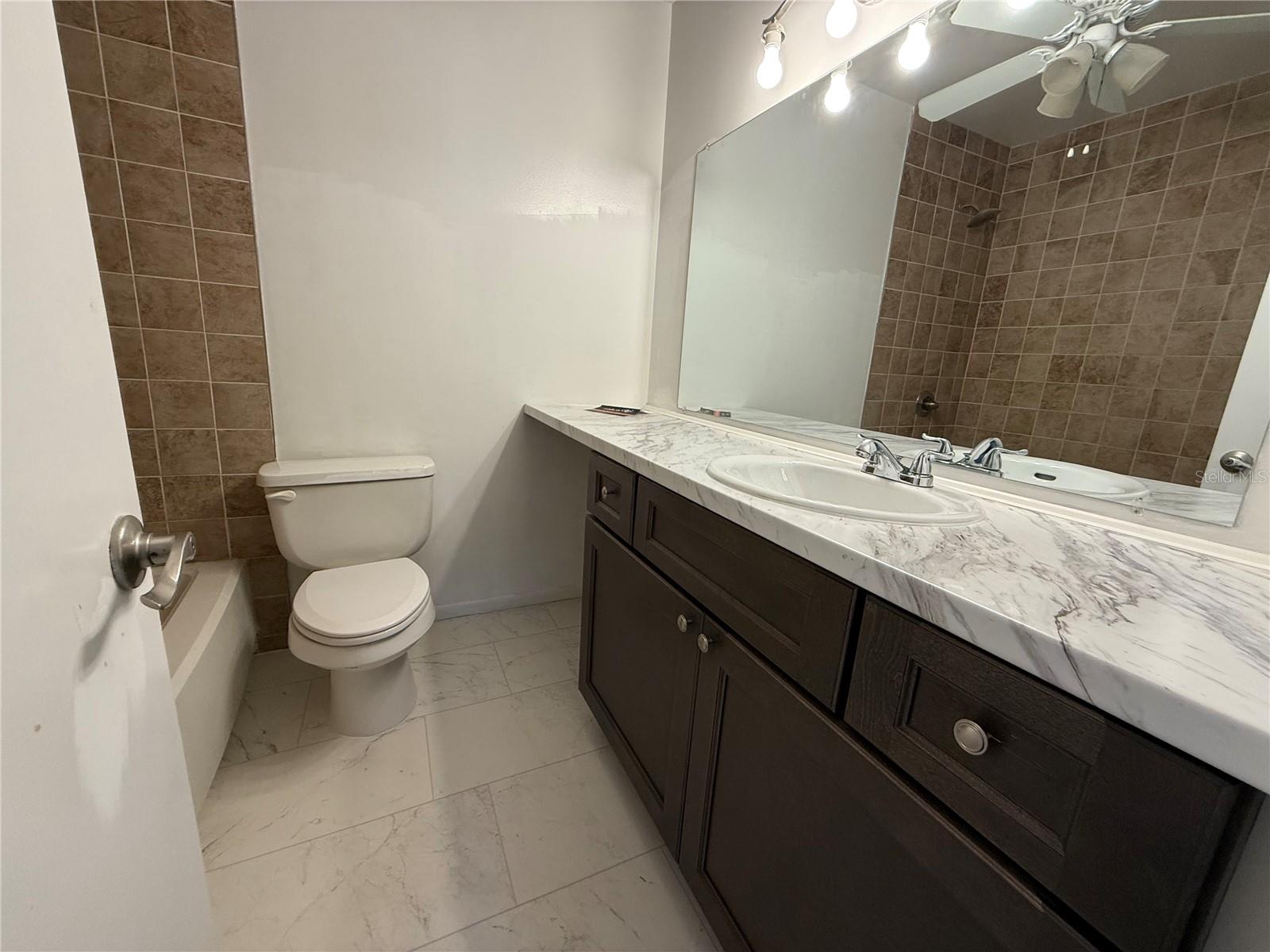 Image 7 of 10 For 824 Park Lake Place 824