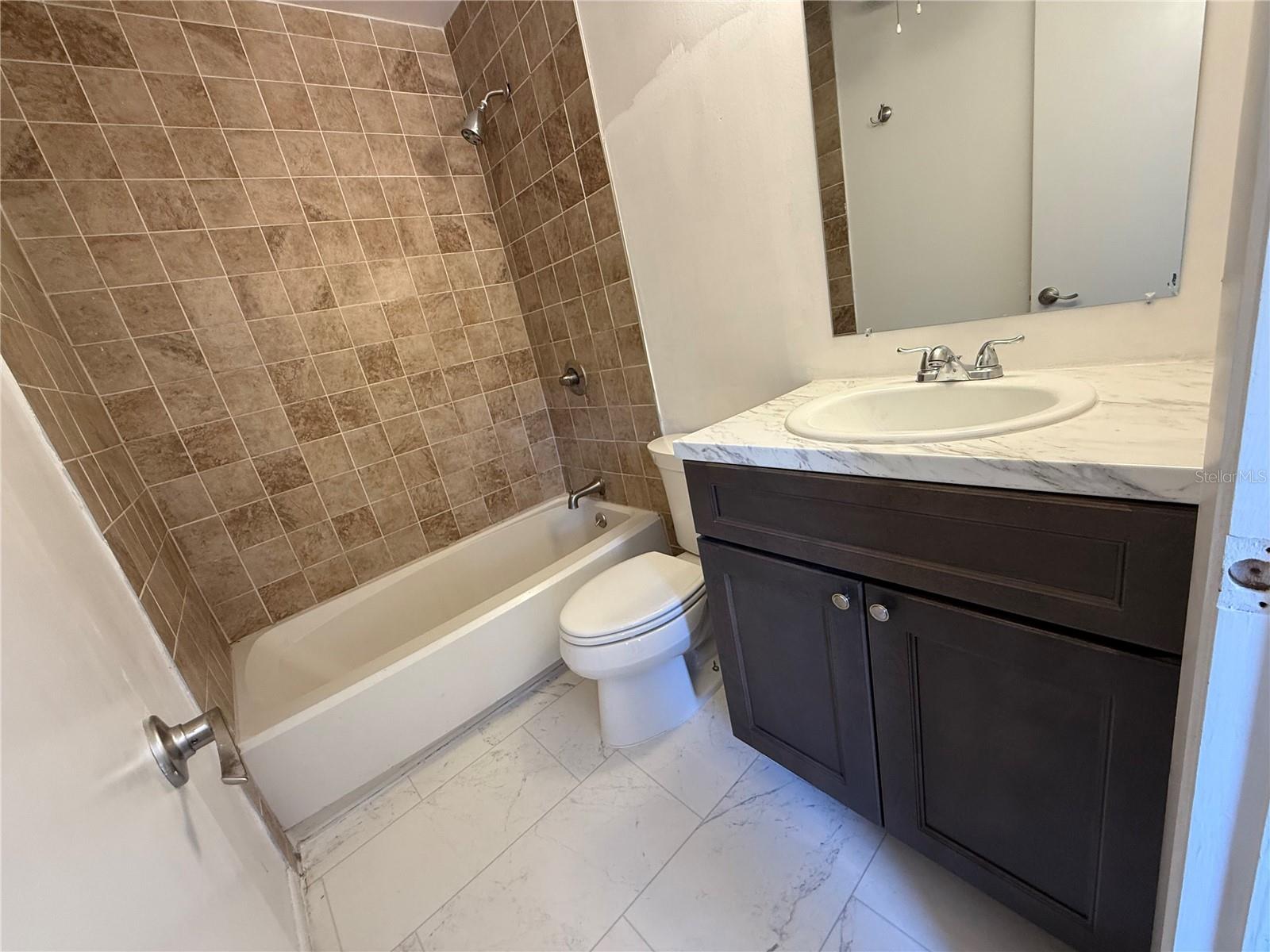 Image 9 of 10 For 824 Park Lake Place 824