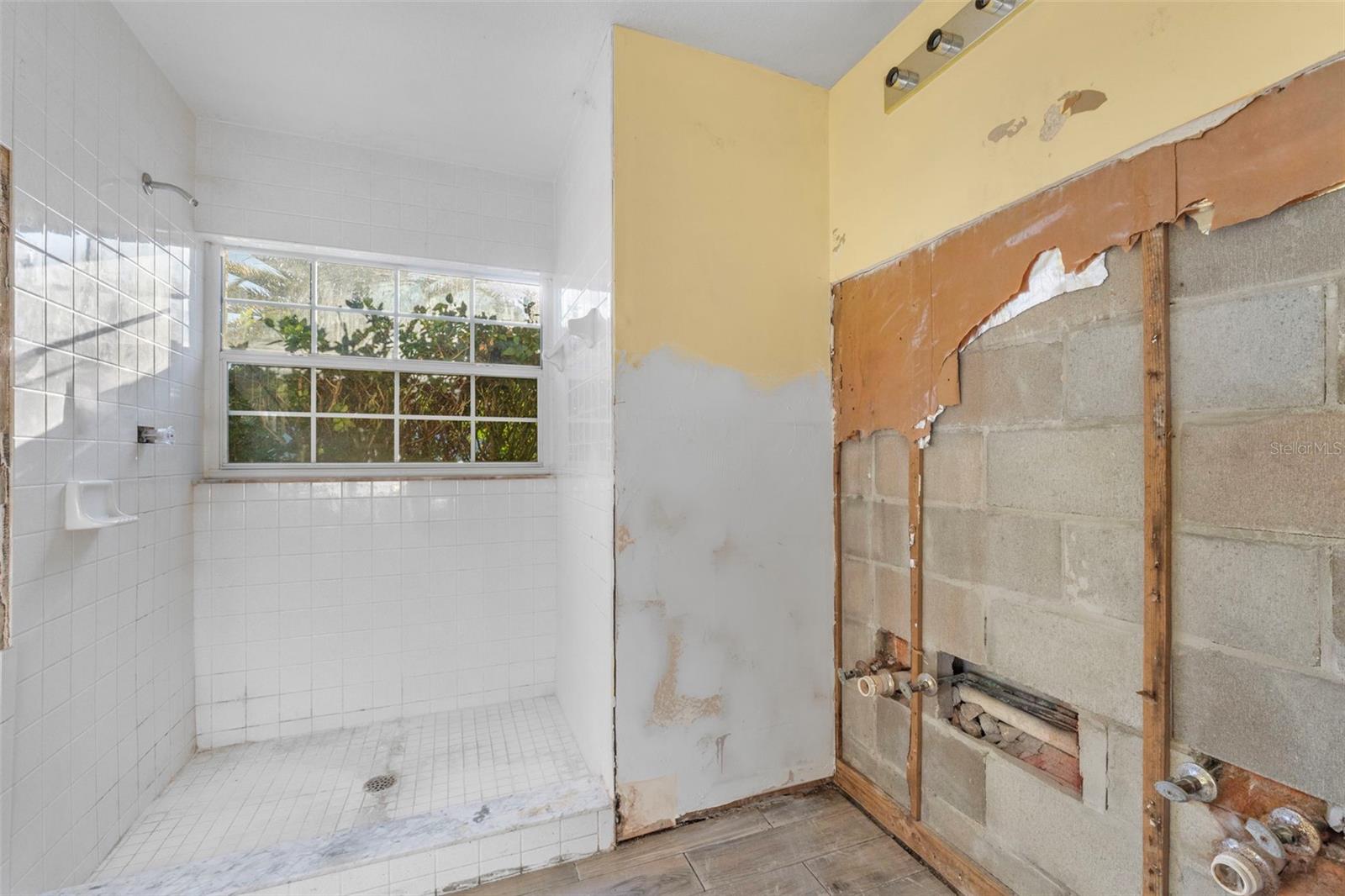 Image 12 of 29 For 638 Kangaroo Drive