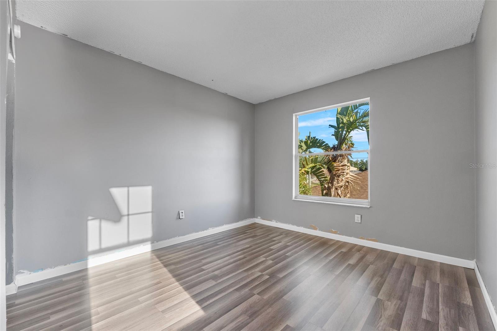 Image 14 of 29 For 638 Kangaroo Drive