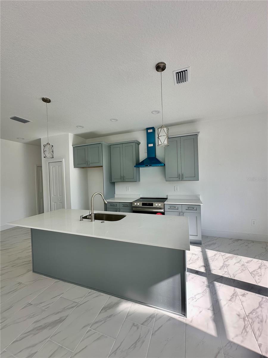 Image 6 of 17 For 3135 Lowry Boulevard Se