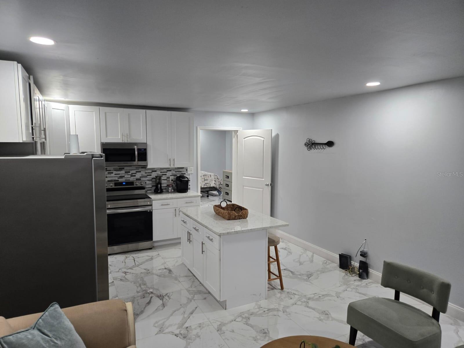 Image 10 of 20 For 1041 Santa Anita Street B