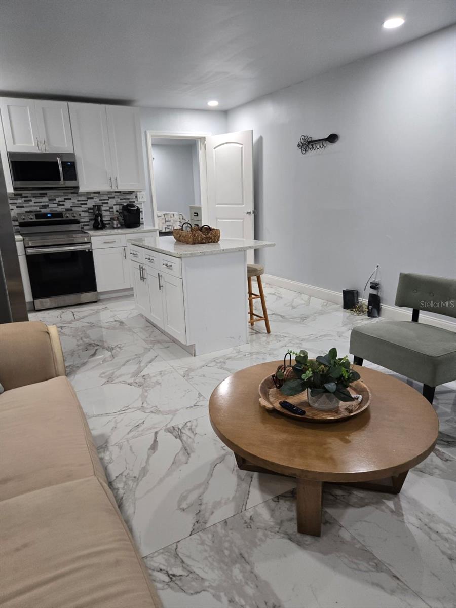 Image 11 of 20 For 1041 Santa Anita Street B