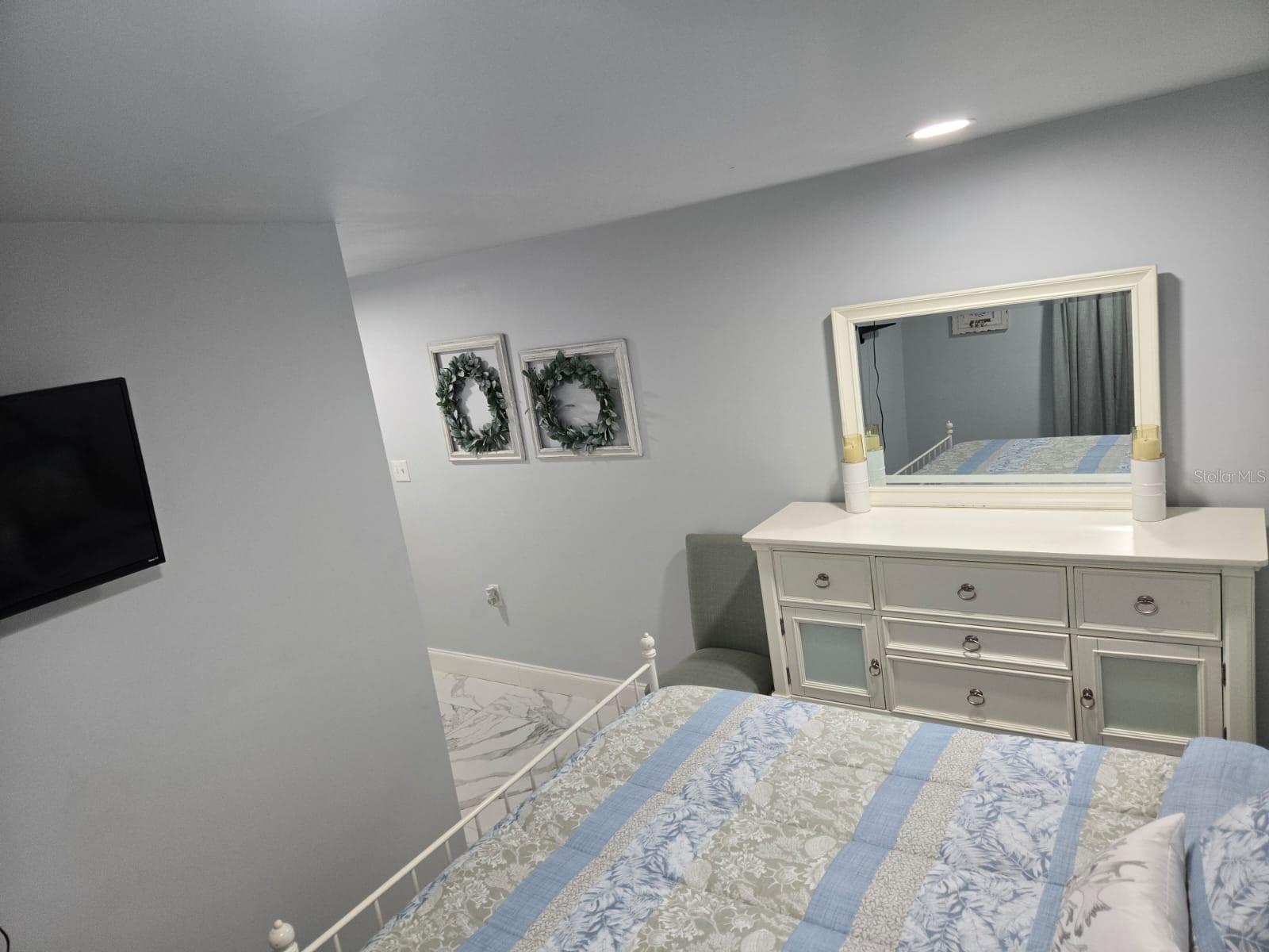 Image 14 of 20 For 1041 Santa Anita Street B