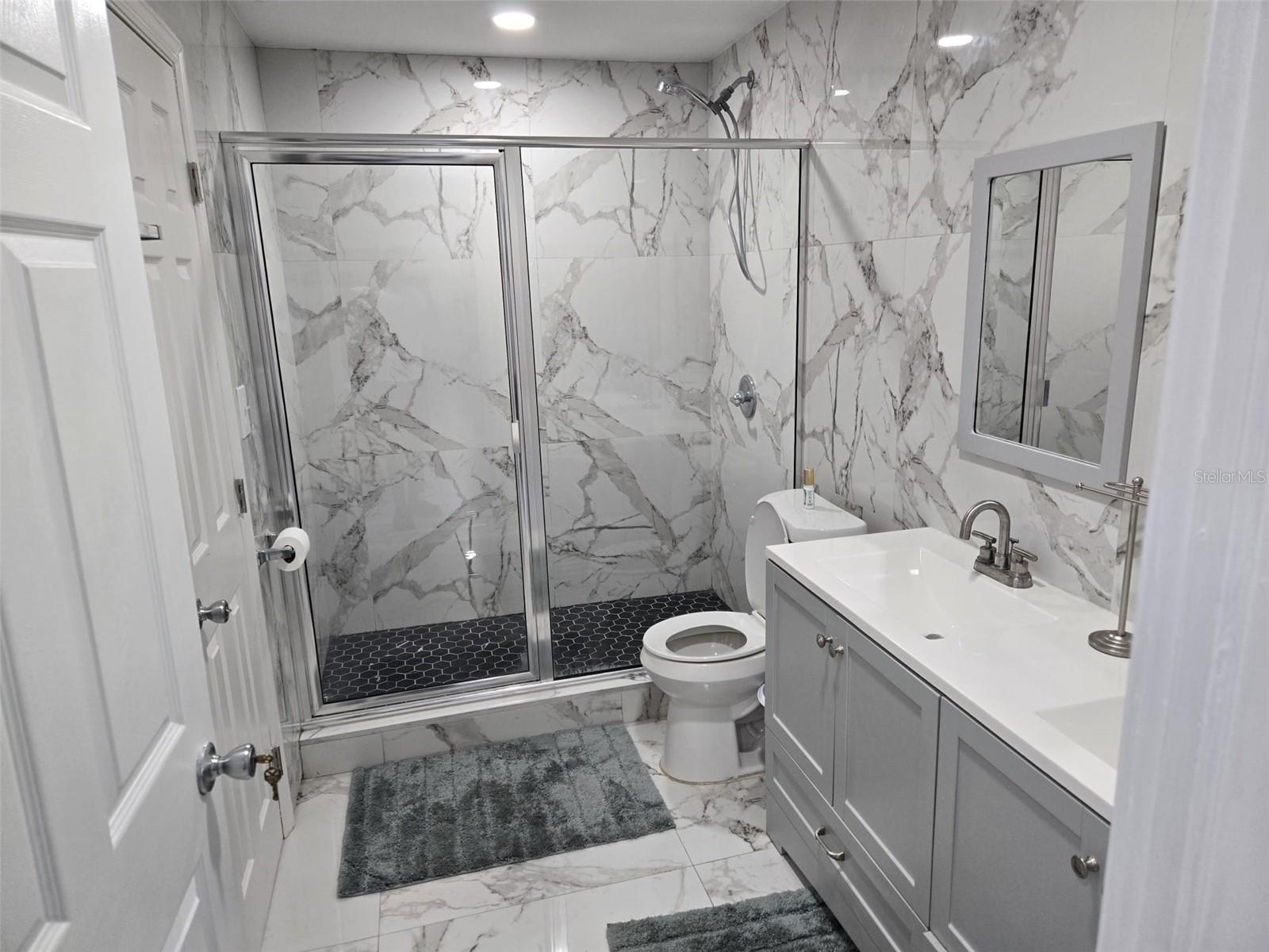 Image 18 of 20 For 1041 Santa Anita Street B