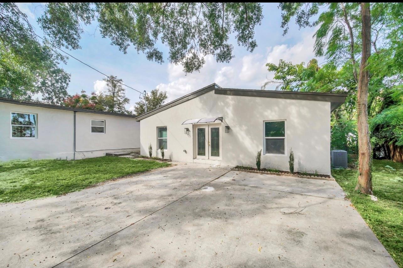 Image 2 of 20 For 1041 Santa Anita Street B