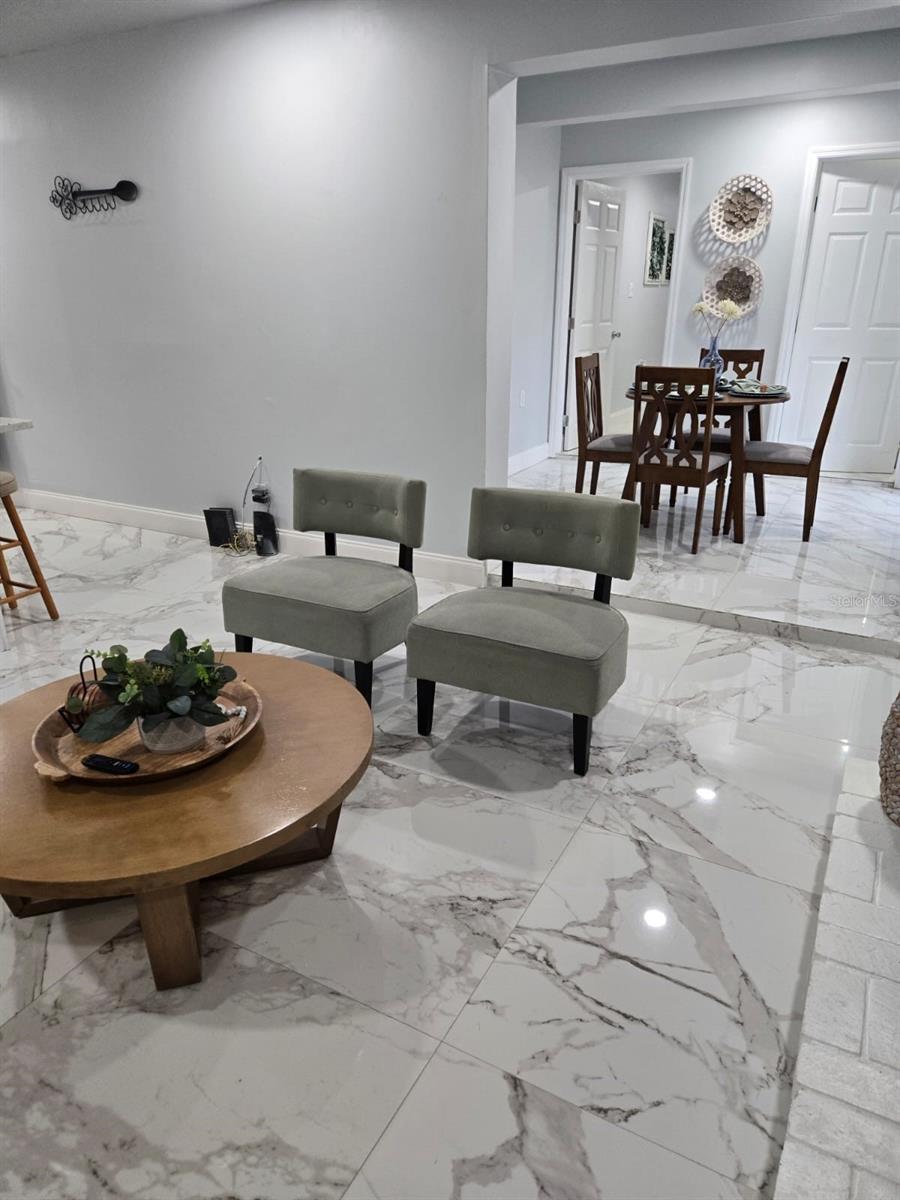 Image 4 of 20 For 1041 Santa Anita Street B