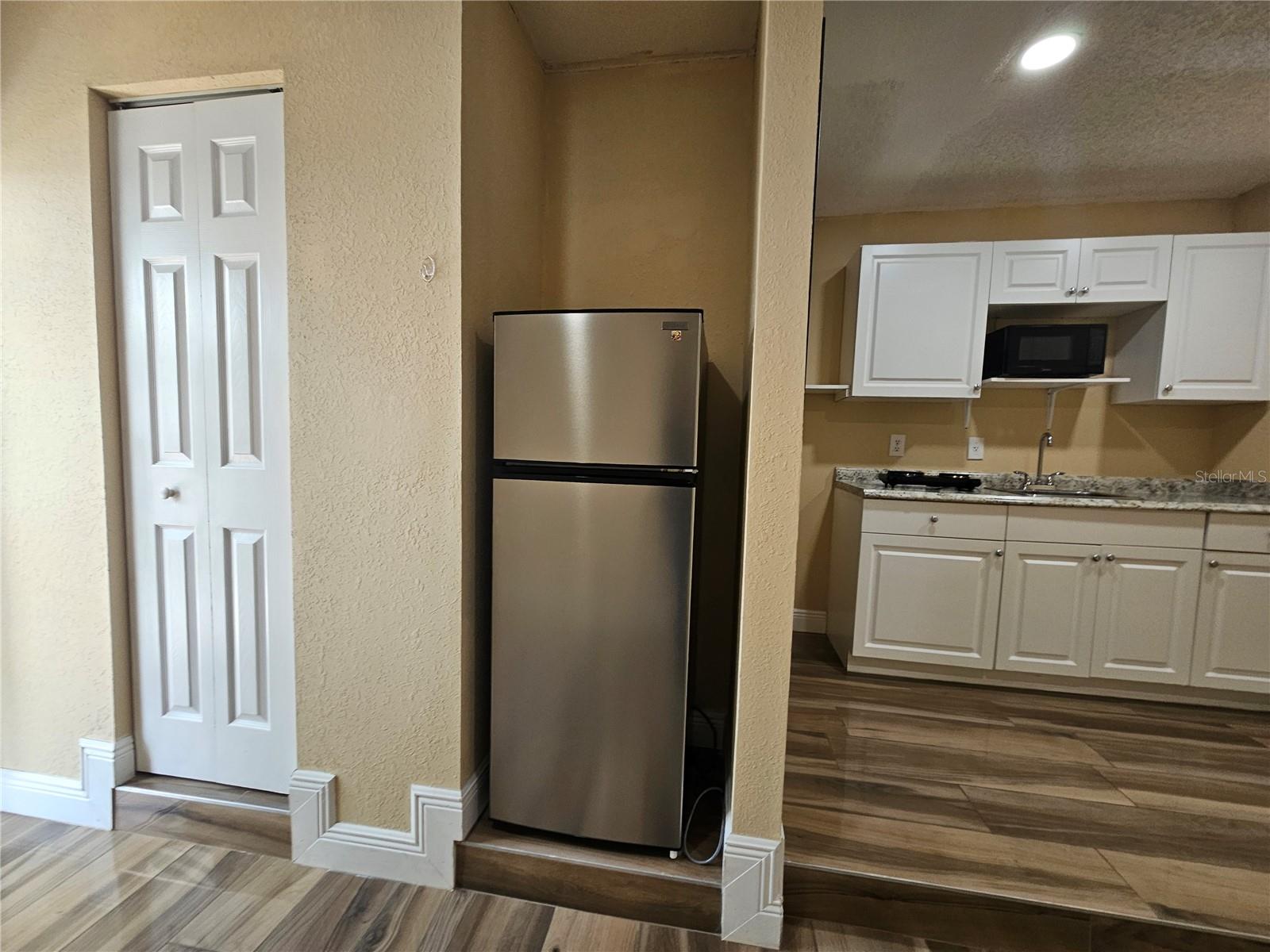 Image 4 of 6 For 10114 Brownwood Avenue