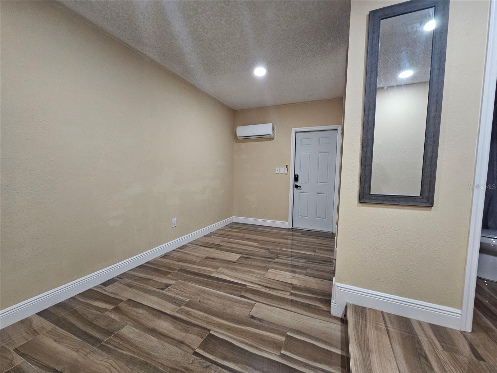 Image 5 of 6 For 10114 Brownwood Avenue