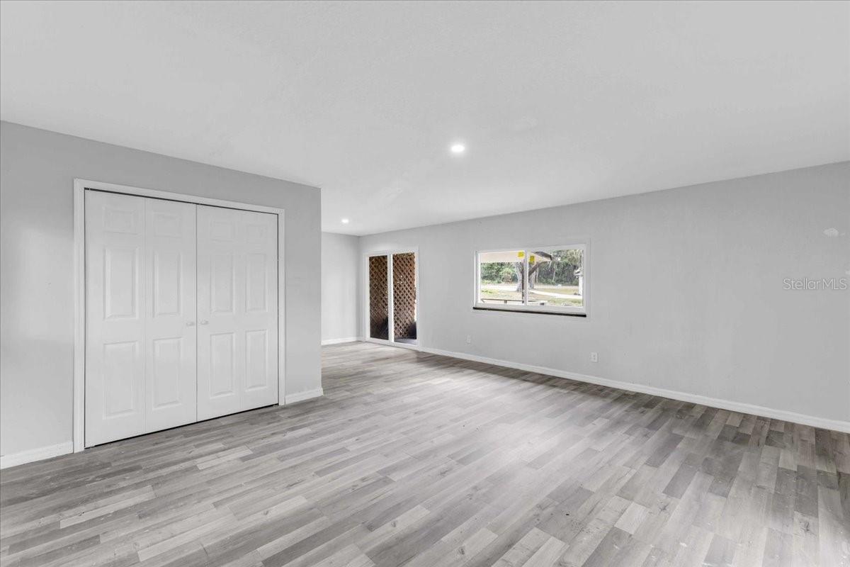 Image 9 of 27 For 460 Rose Street