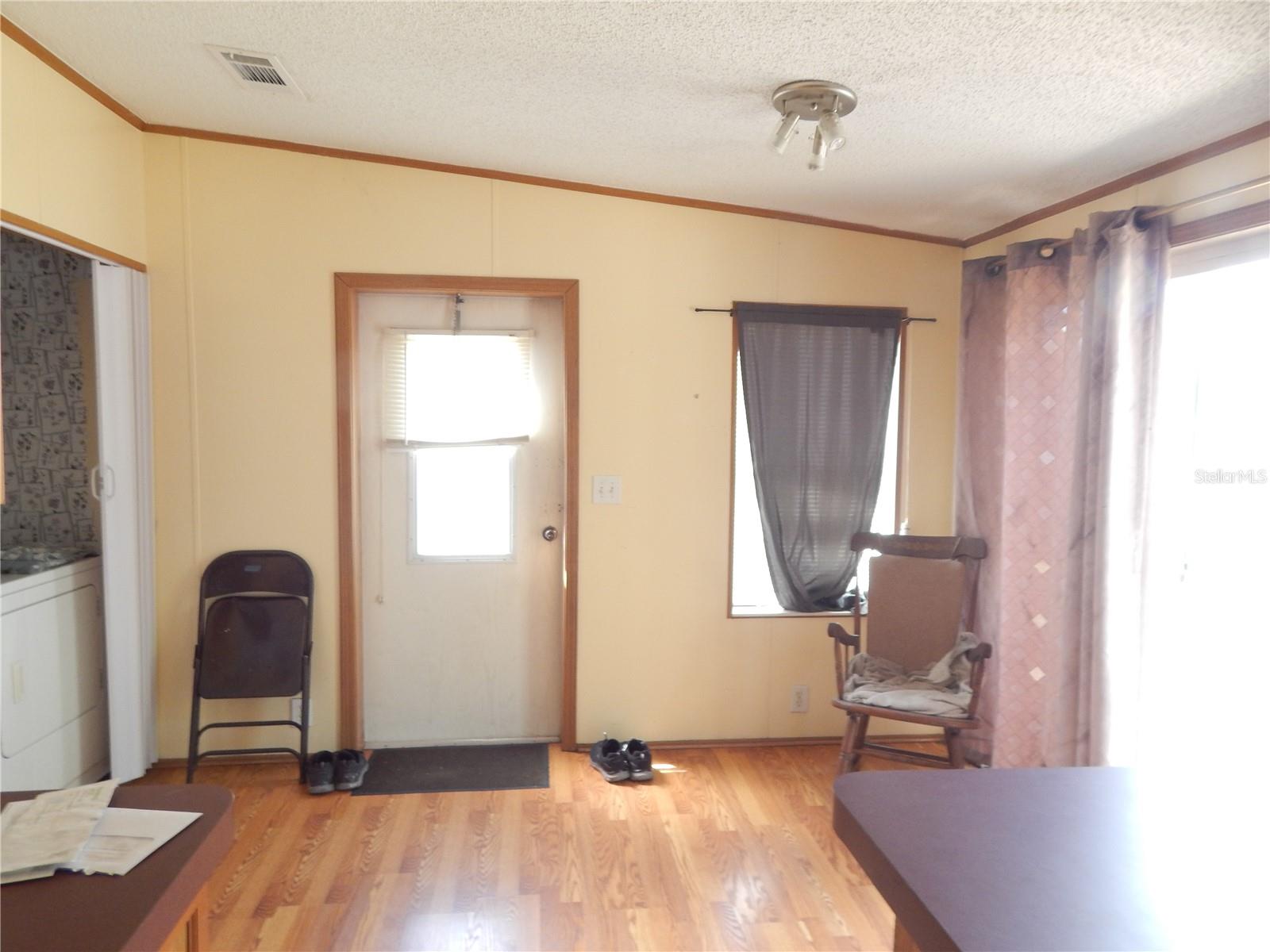 Image 7 of 19 For 900 Columbia Avenue