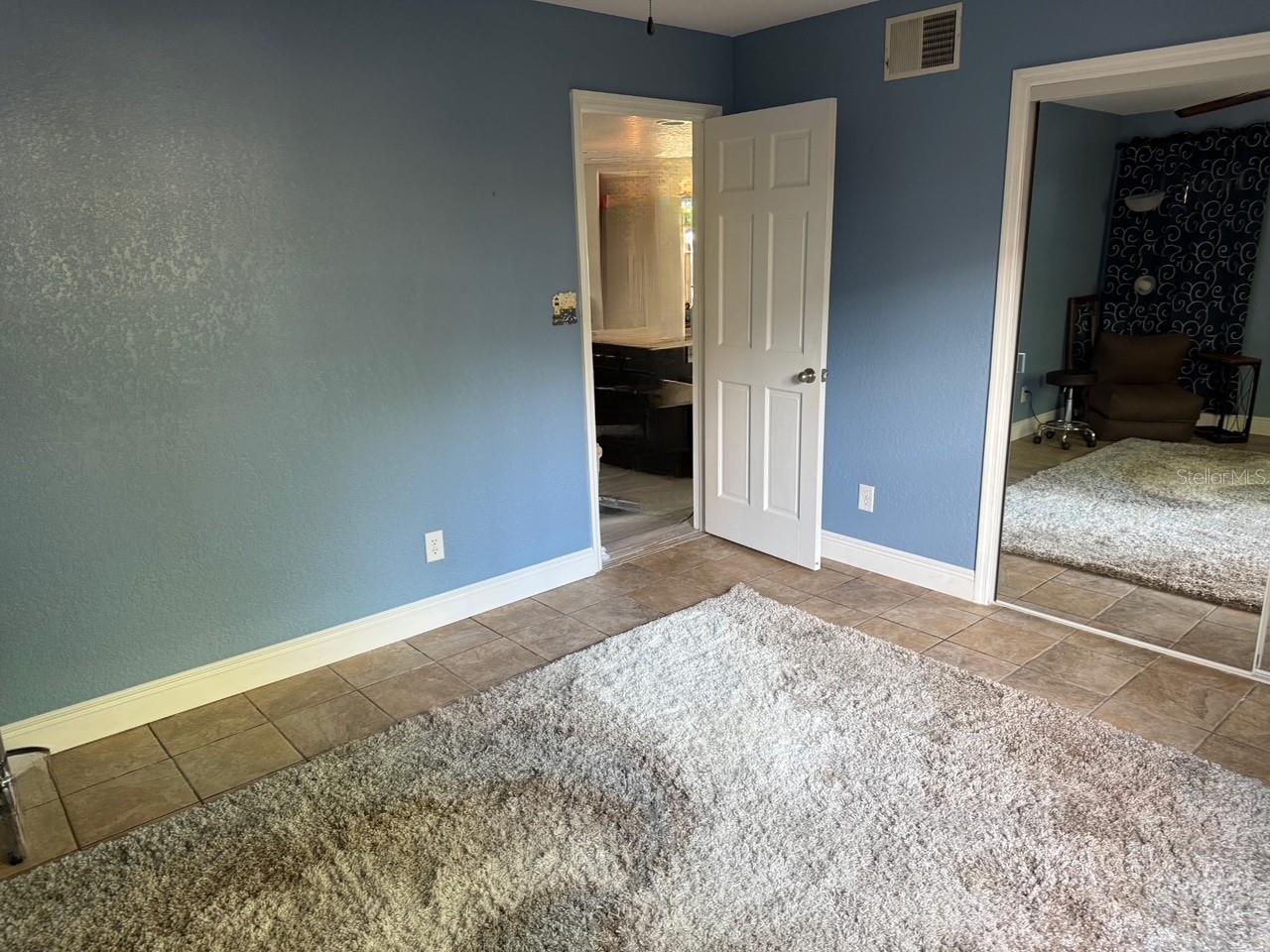 Listing photo id 10 for 5375 Circle Dr