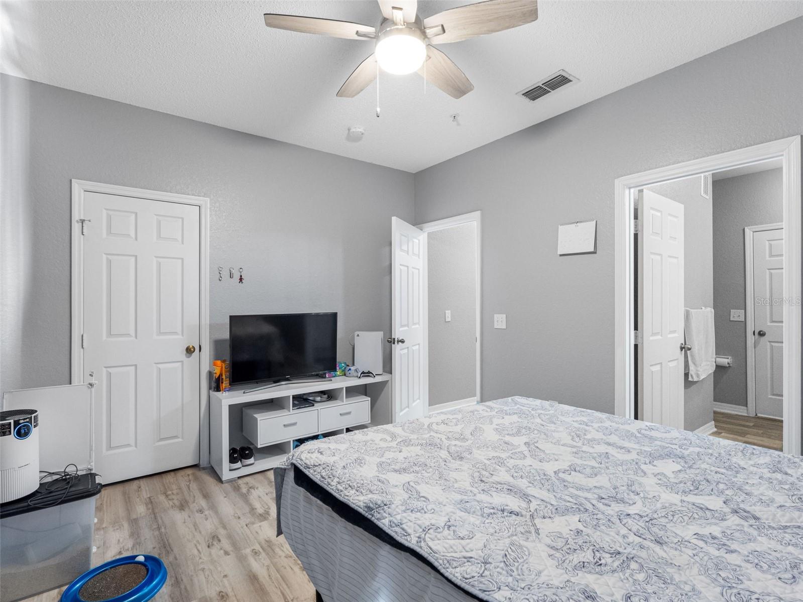 Image 14 of 38 For 18001 Richmond Place Drive 126