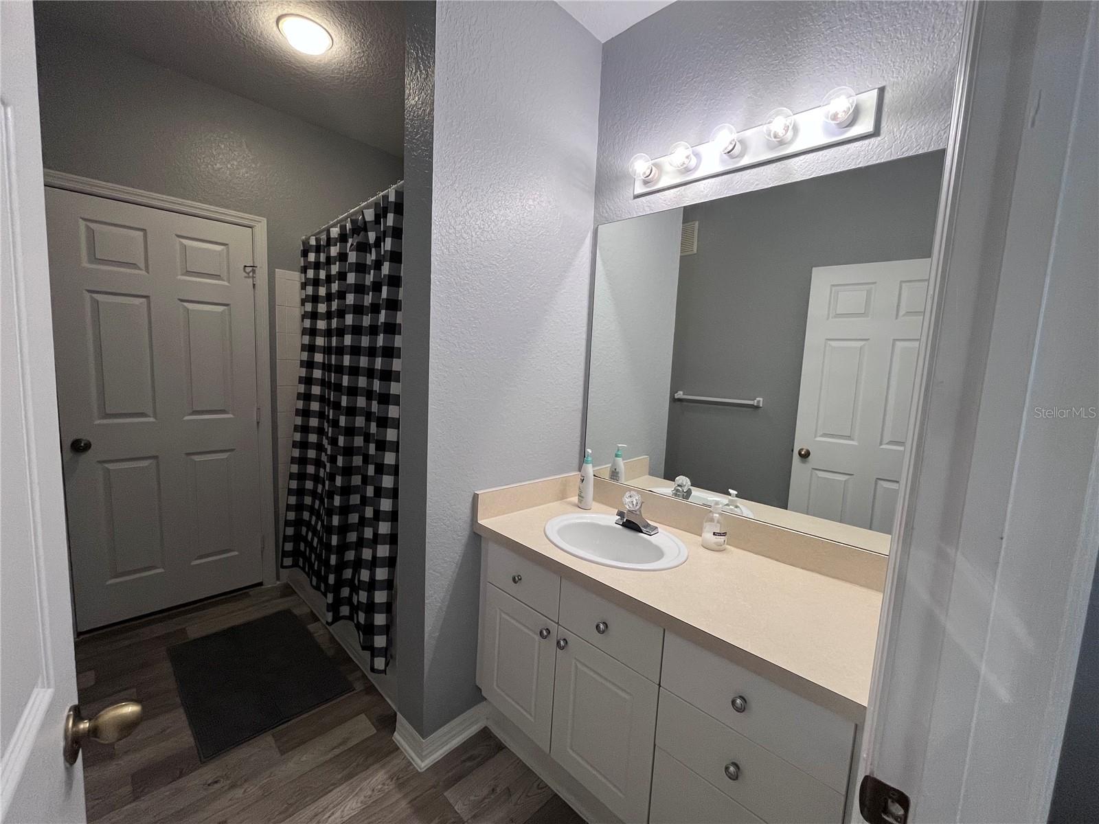 Image 3 of 38 For 18001 Richmond Place Drive 126