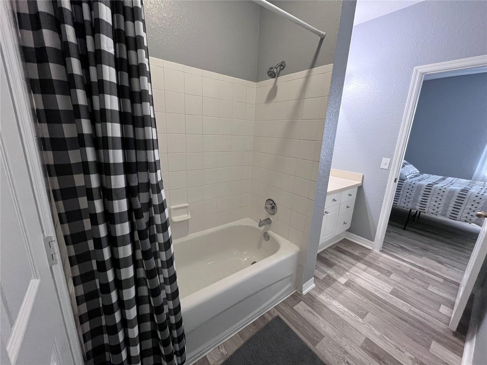 Image 5 of 38 For 18001 Richmond Place Drive 126