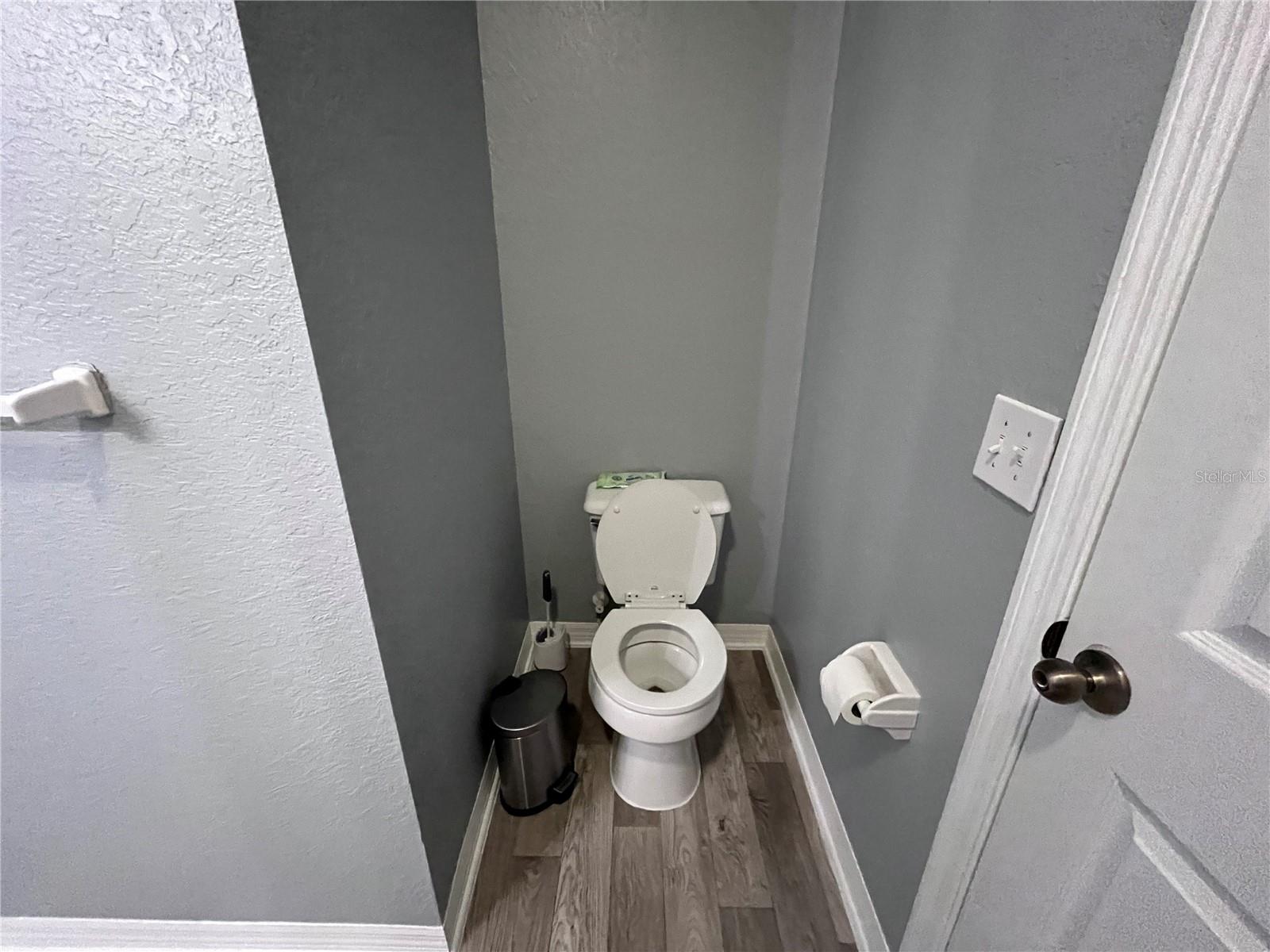 Image 7 of 38 For 18001 Richmond Place Drive 126