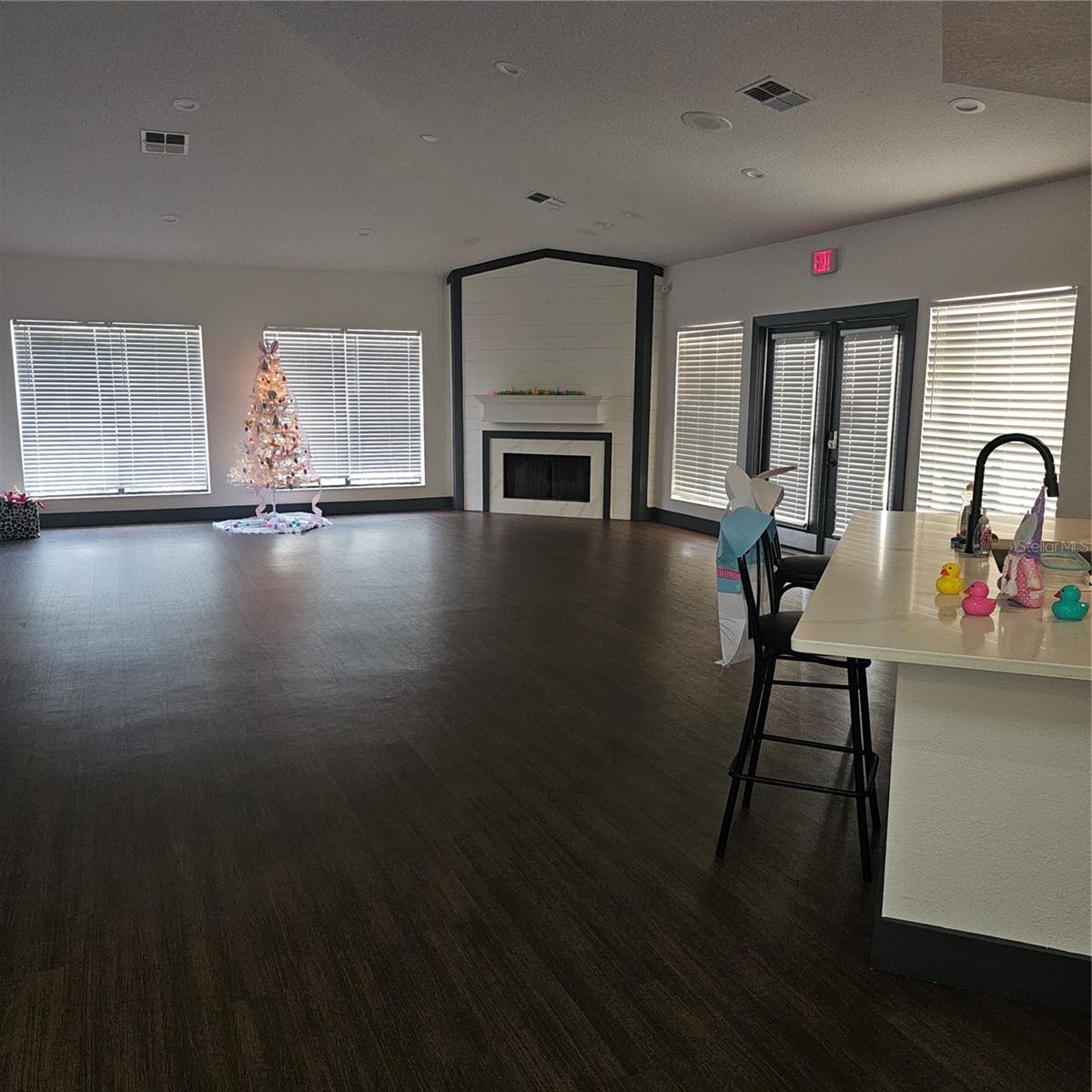 Image 16 of 19 For 2130 Cascades Boulevard 108