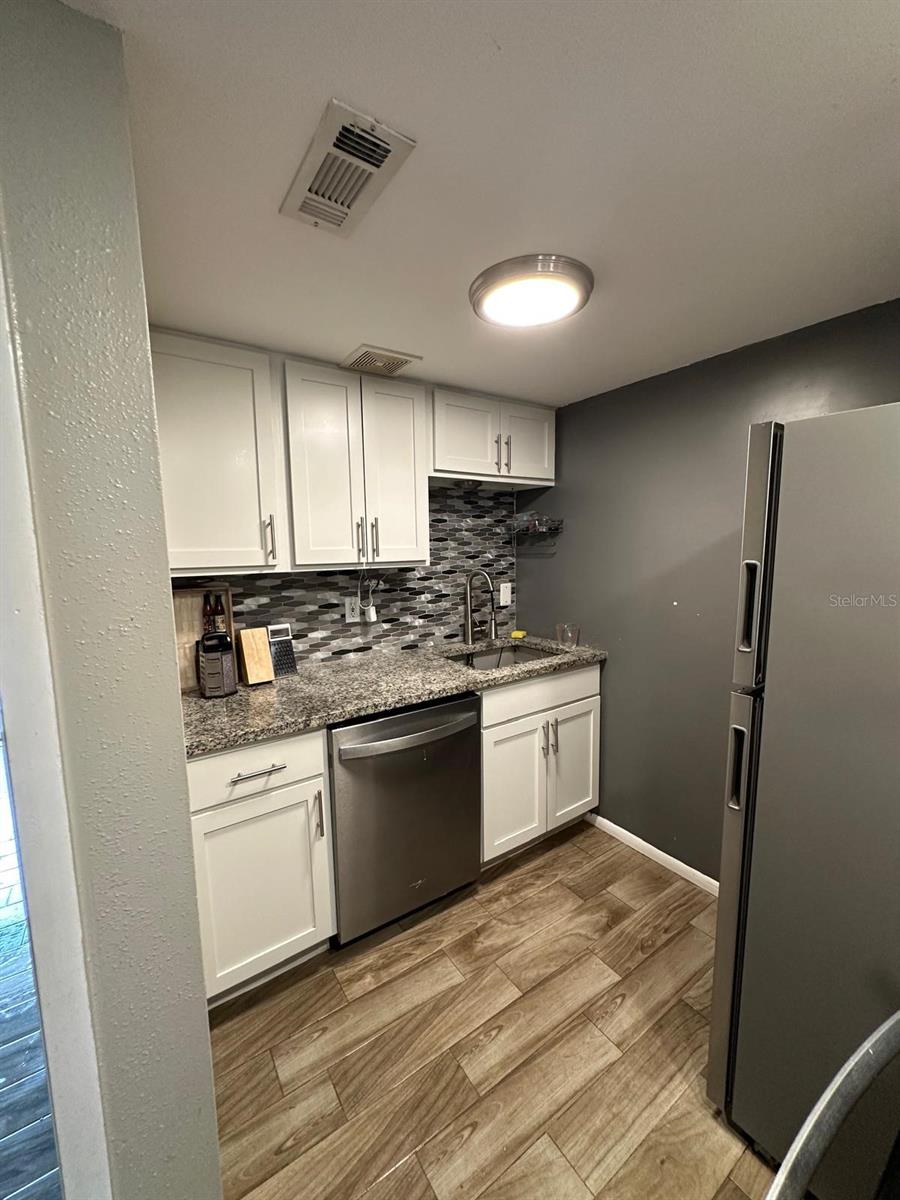 Image 4 of 13 For 131 Water Front Way 220