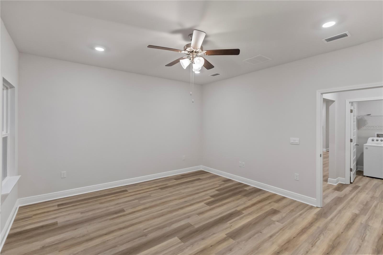 Image 18 of 44 For 512 Vermilion Circle