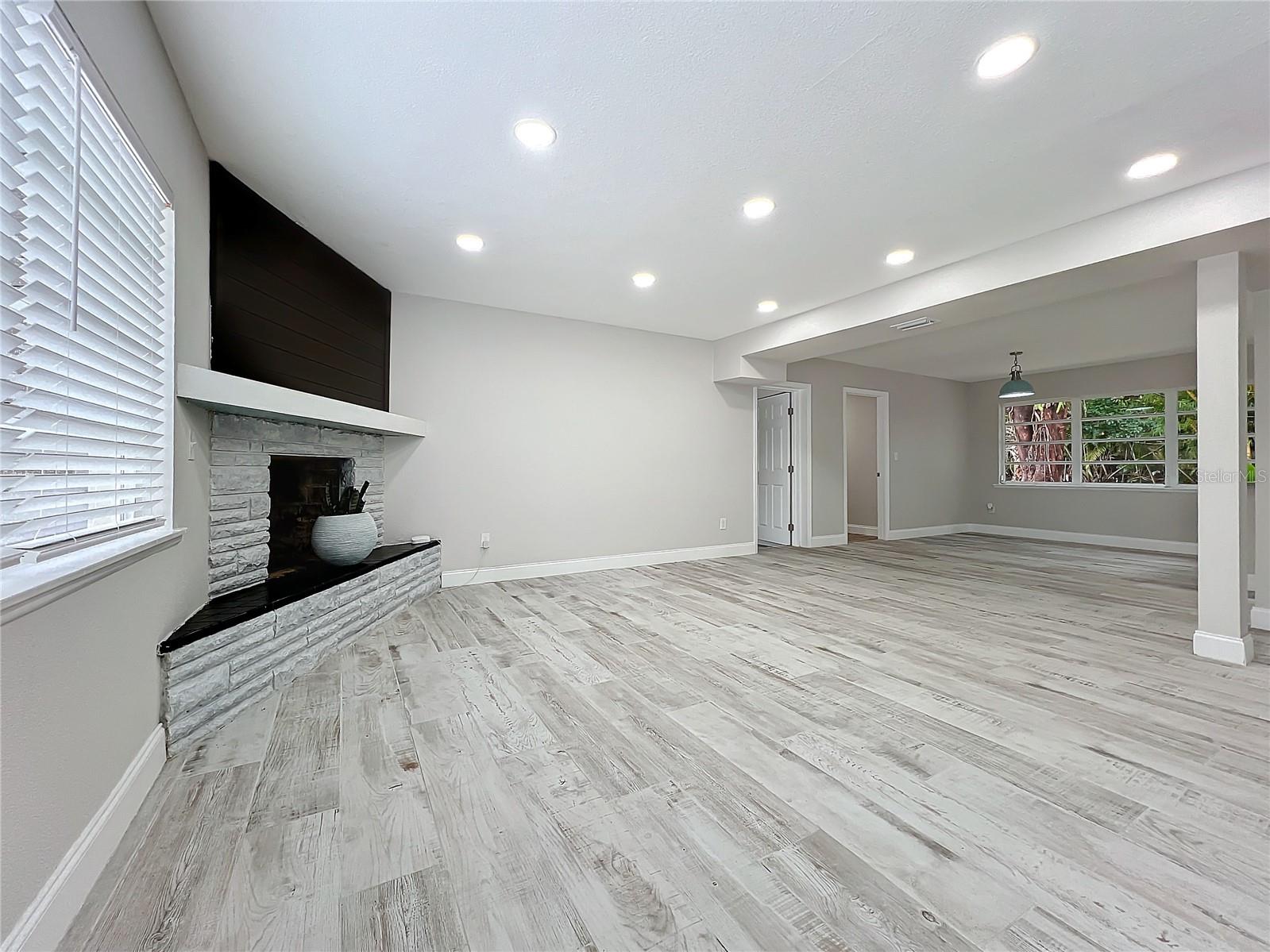 Image 4 of 27 For 2107 Pine Terrace