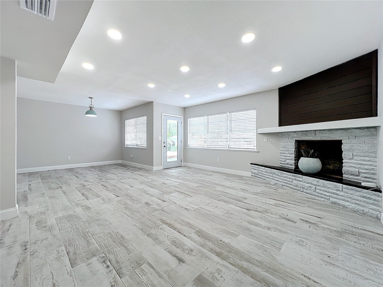 Image 5 of 27 For 2107 Pine Terrace