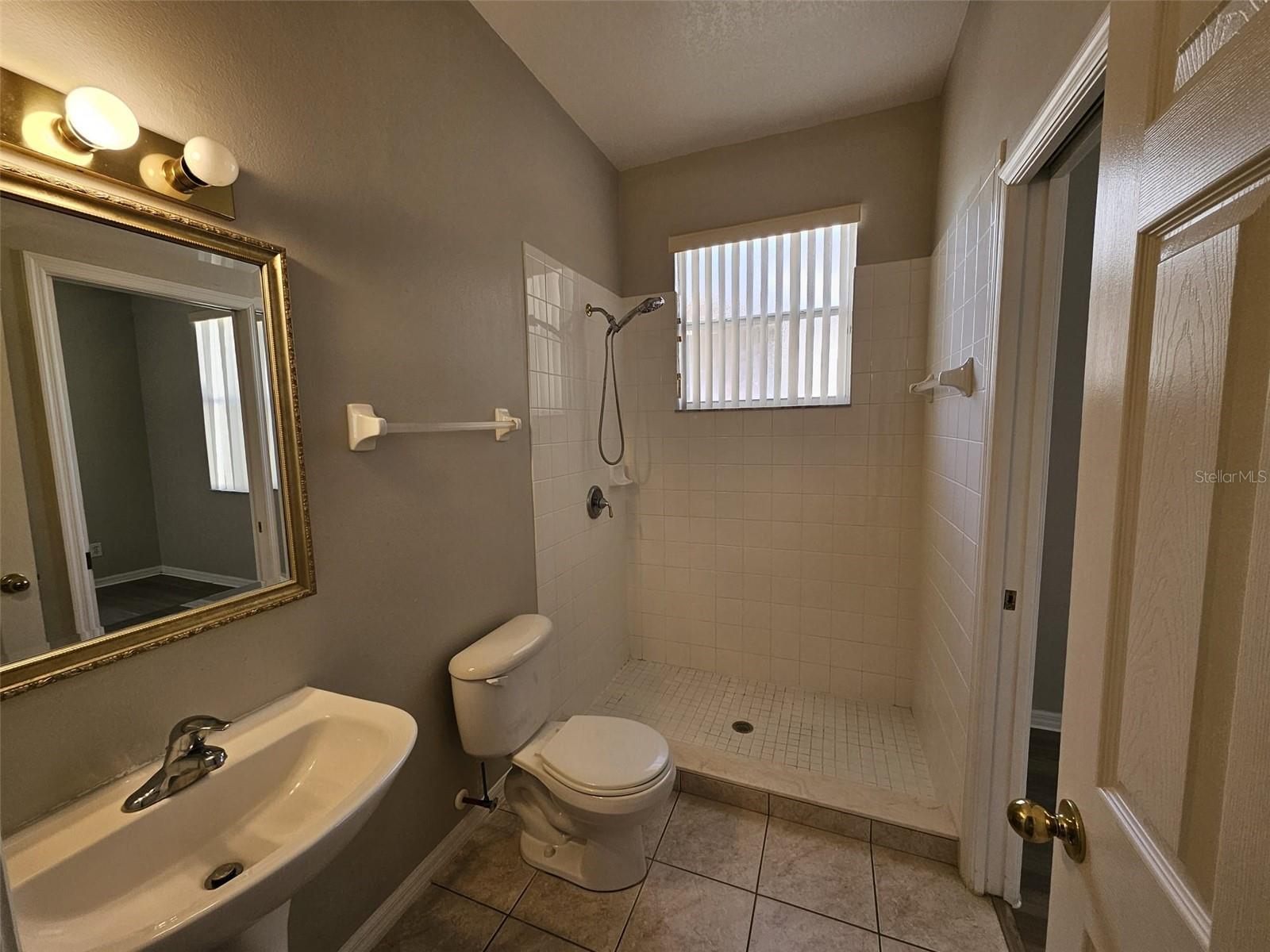 Image 17 of 26 For 1996 Derby Glen Drive