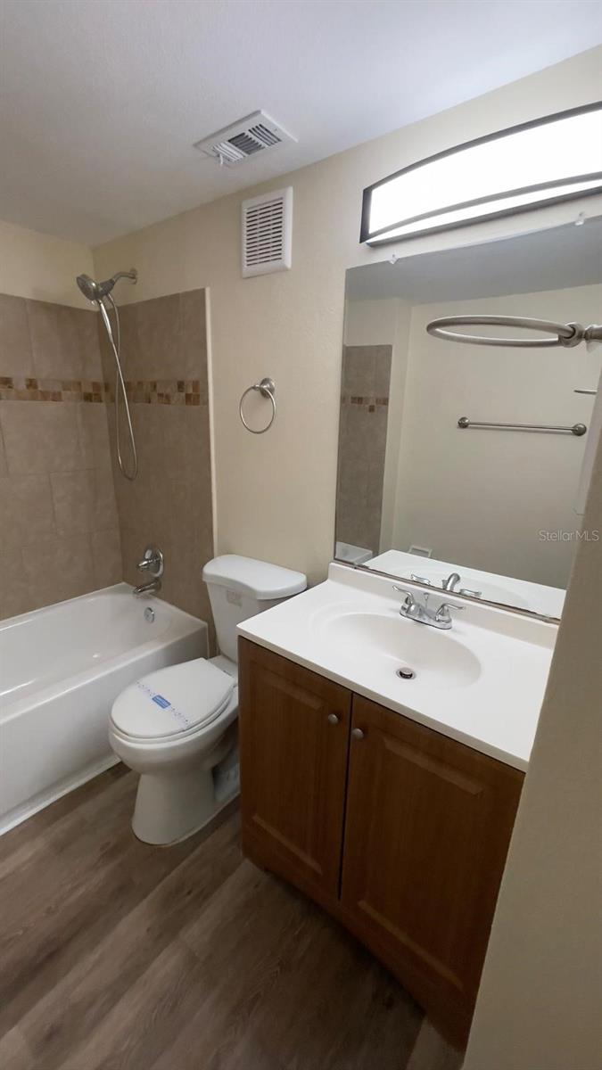 Image 14 of 14 For 821 Sky Lake Circle C