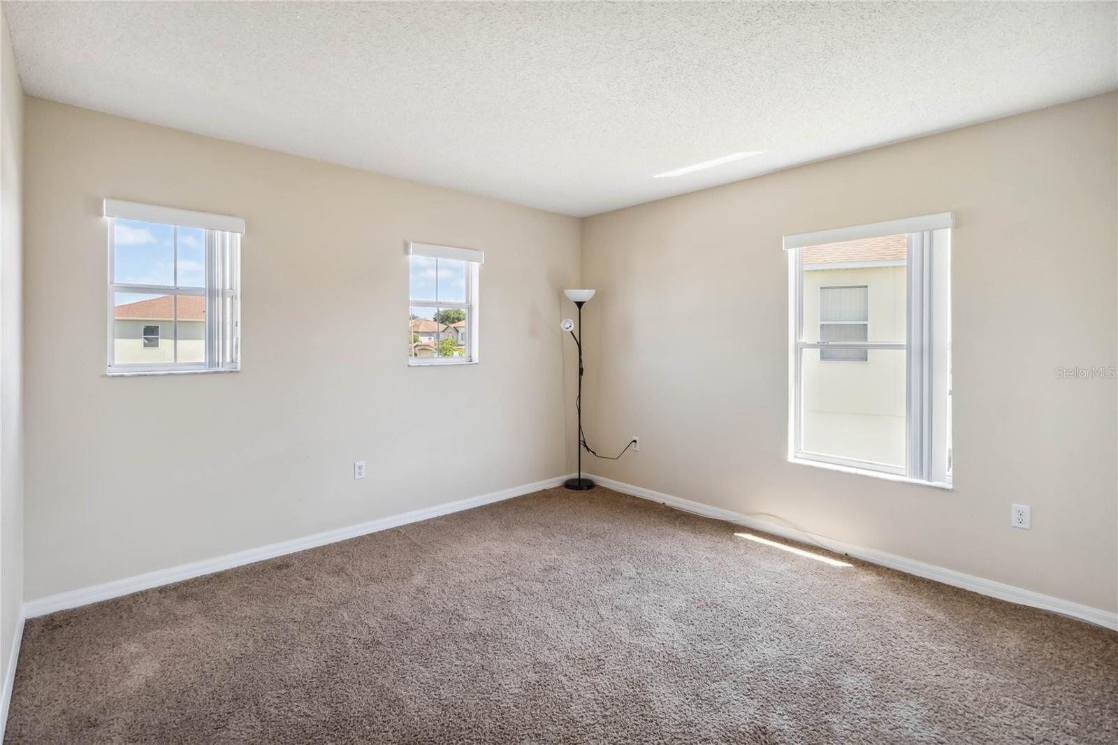Image 15 of 26 For 410 Canna Drive