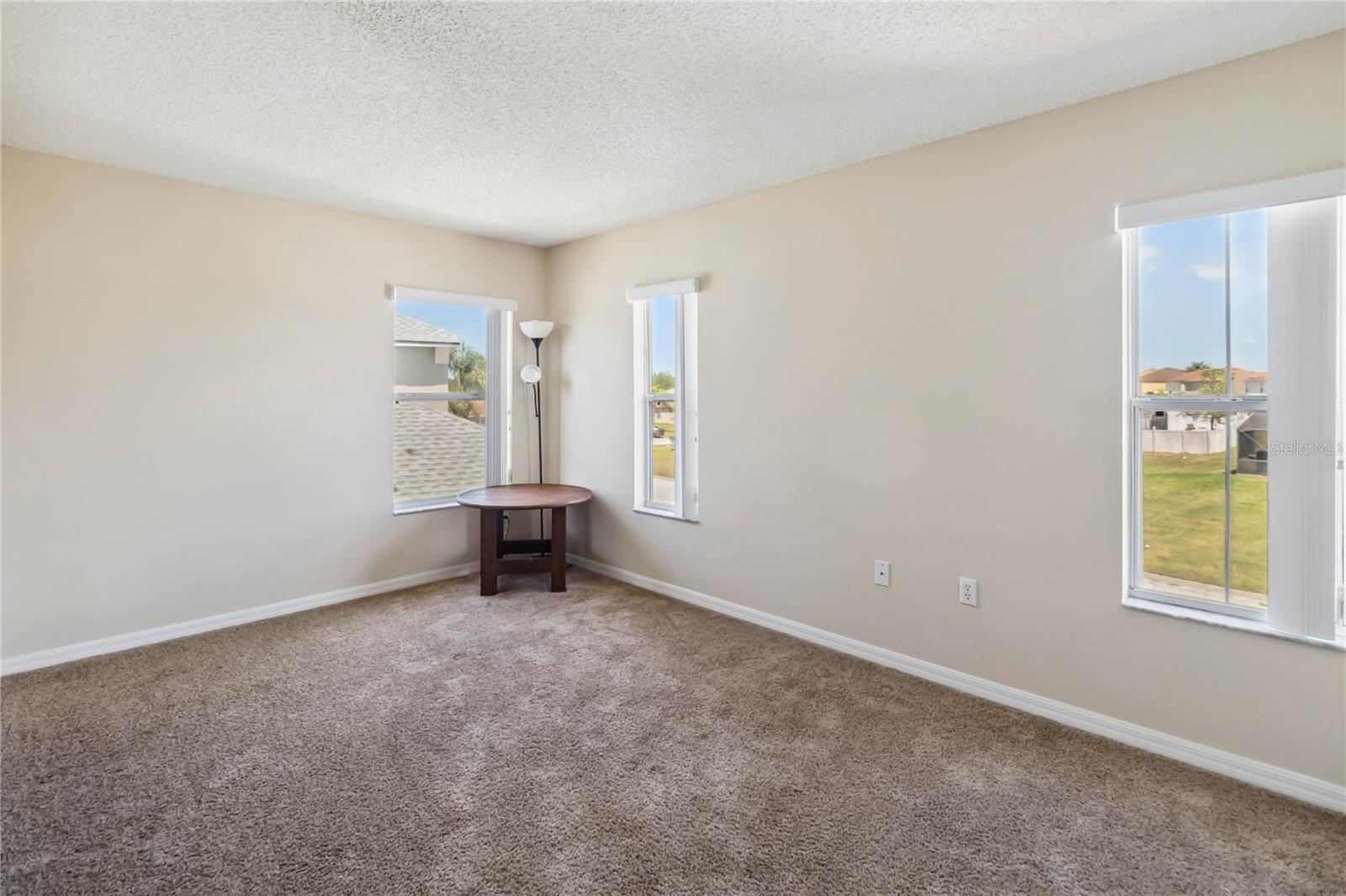 Image 21 of 26 For 410 Canna Drive