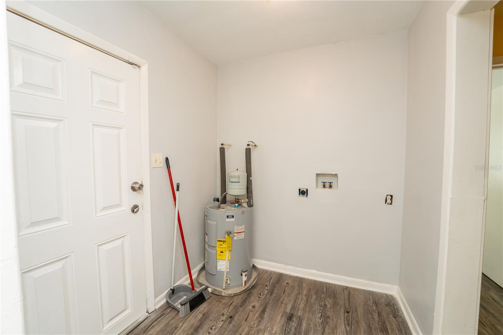 Image 12 of 23 For 433 Lee Avenue