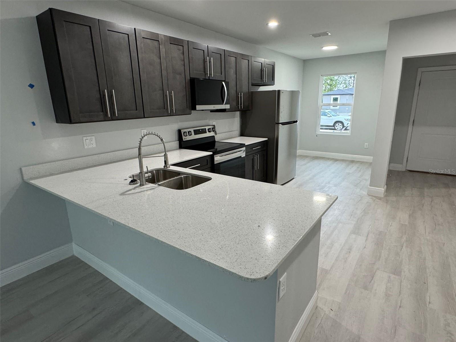 Image 4 of 13 For 6935 Dickinson Drive